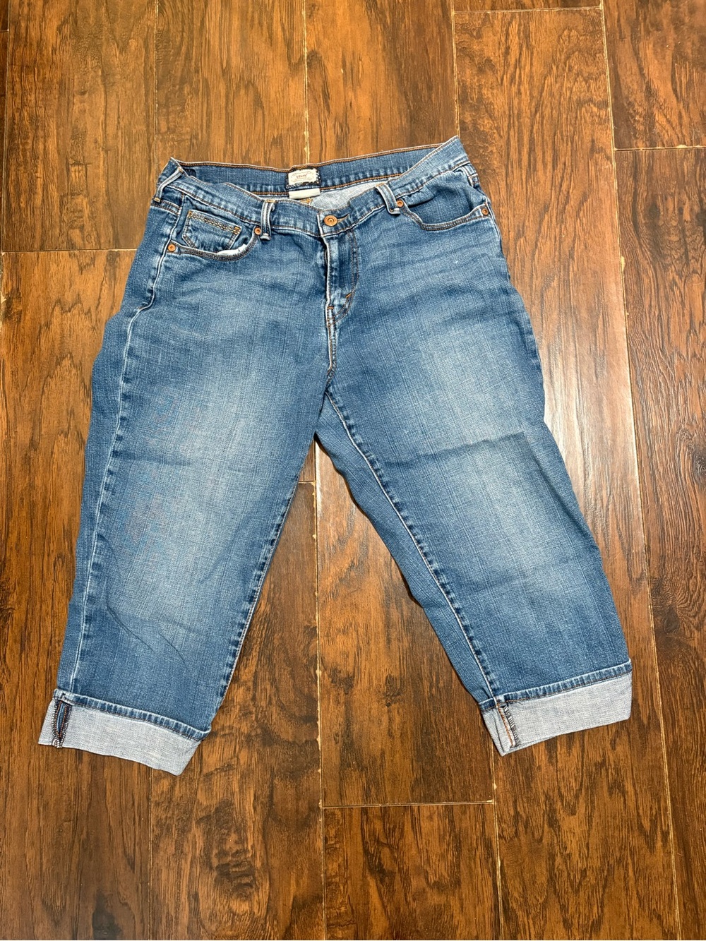 Levi Strauss Cropped Women's Denim Capri Jeans in Medium Blue #bbqs #festivals